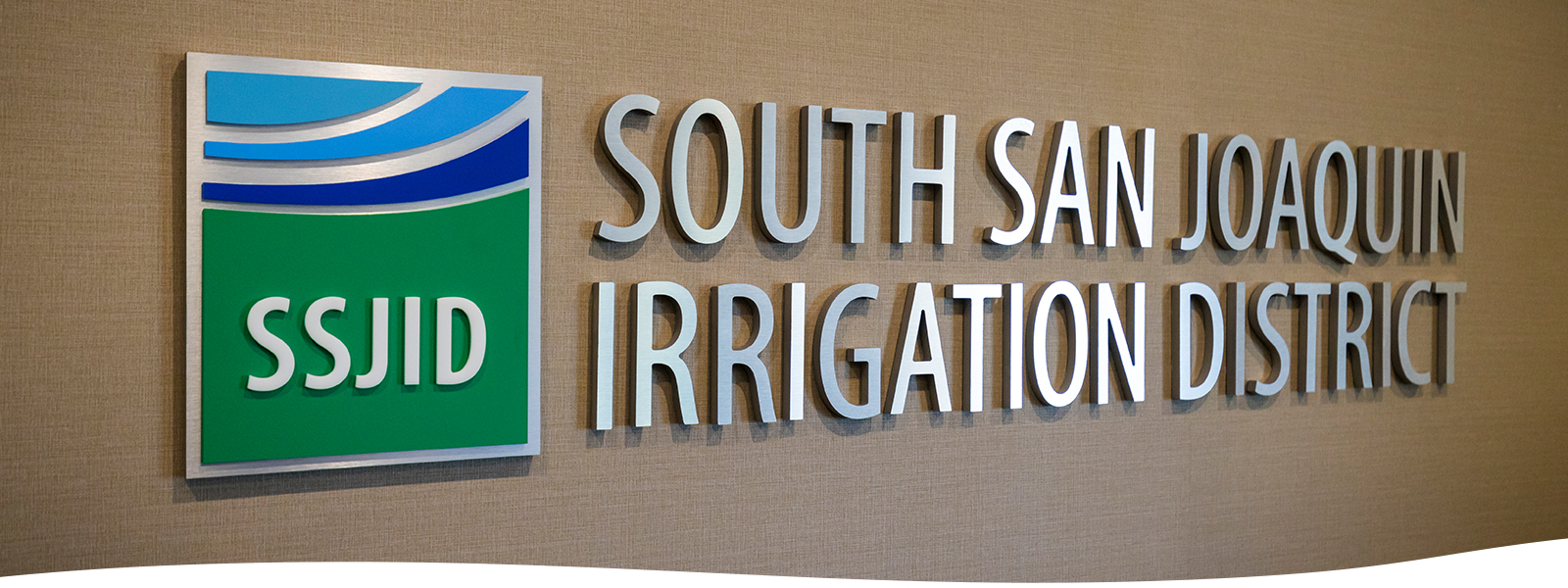 S San Joaquin Irrigation District sign